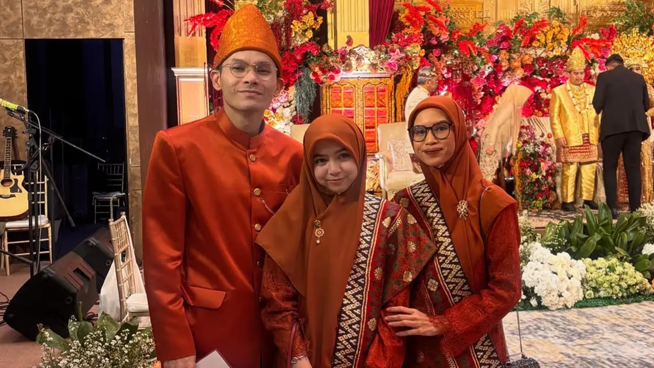 6 Potret Serasi Sienna Anak Marshanda dan Ibu Sambungnya di Nikahan Saudara