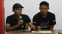 Mantan Pemain Timnas Indonesia, M Nasuha, memberikan keterangan saat jumpa pers di Jakarta, kamis (20/12). Para pemain tersebut membantah terlibat pengaturan skor di Piala AFF 2010. (Bola.com/M Iqbal Ichsan)