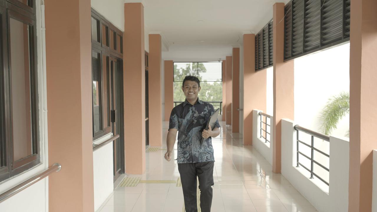 Bayubuana Toleu Guru Sekolah Rakyat Terintegrasi (SRT) 9 Banjarbaru