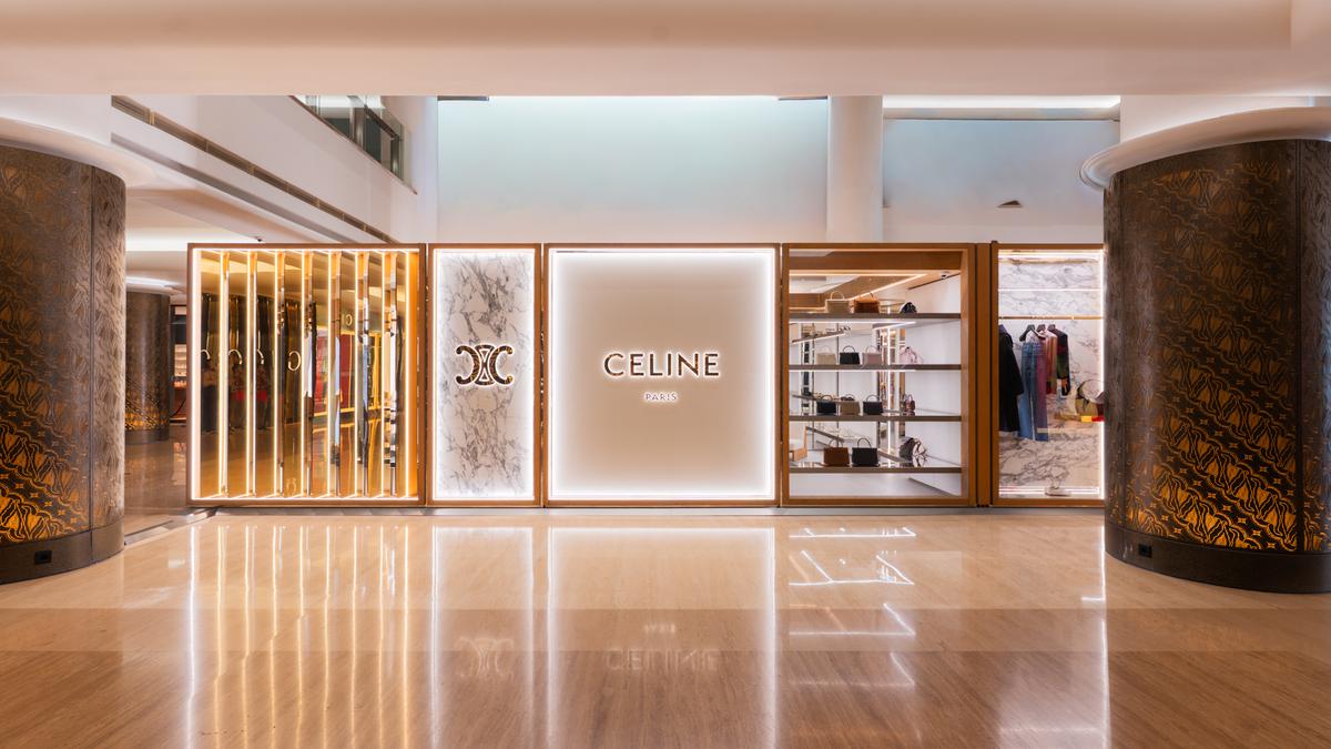 Estetika Industrial di Pop Up Store Terbaru Celine yang Pamerkan Koleksi Busana Winter 2025