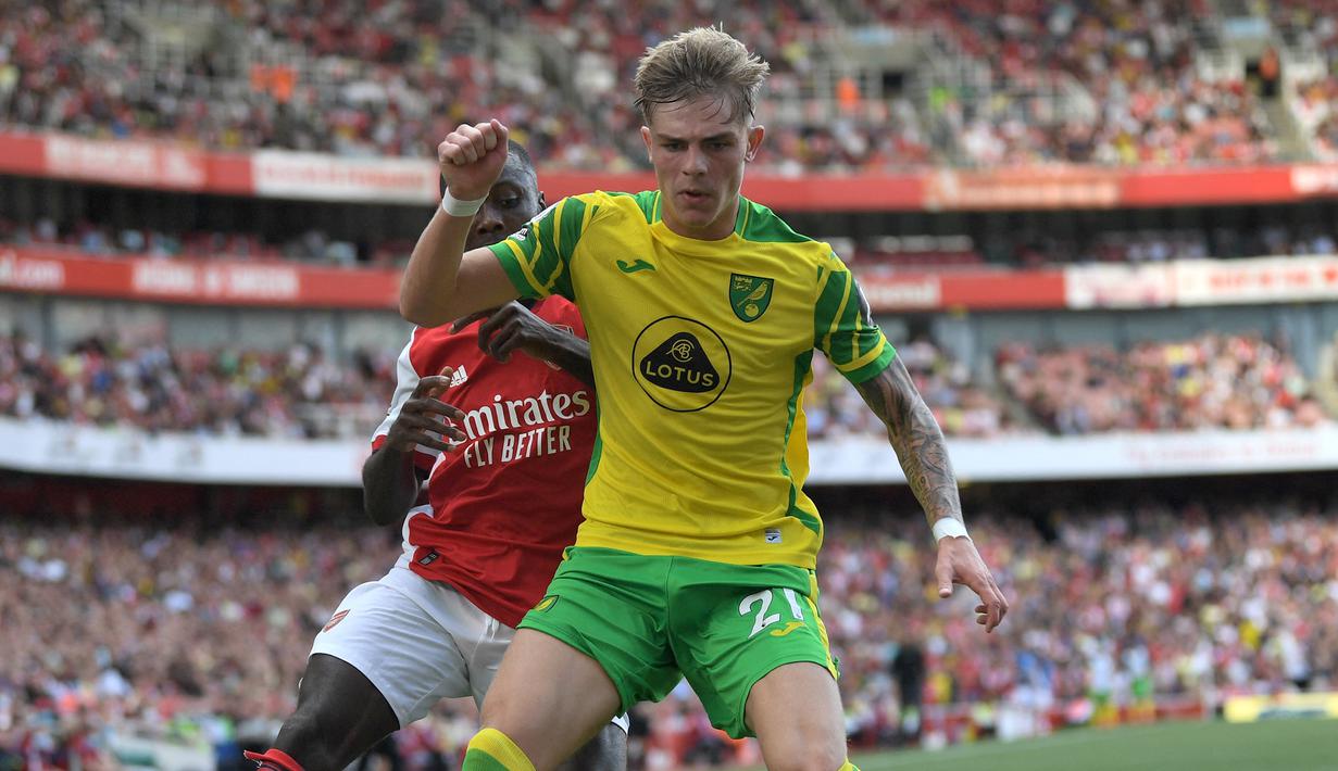 Brandon Williams. Bek tengah berusia 21 tahun ini sempat bermain 4 kali di Premier League musim 2020/2021. Pada awal musim 2021/2022 ia dipinjamkan ke Norwich City selama 1 musim. Bersama The Canaries ia telah tampil dalam 8 laga di semua ajang. (AFP/Daniel Leal)
