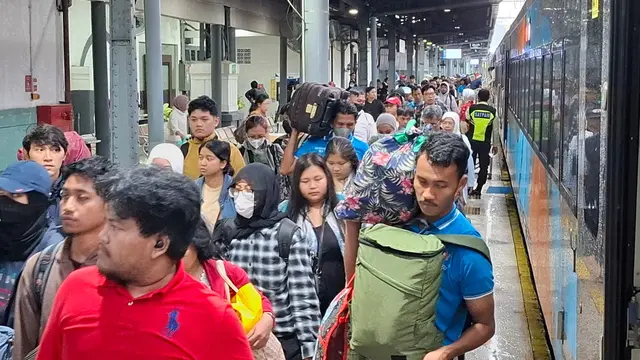 KAI mengambil langkah pengamanan maksimal seiring kondisi cuaca ekstrem yang terjadi sehingga mengakibatkan banjir. (Foto: KAI)