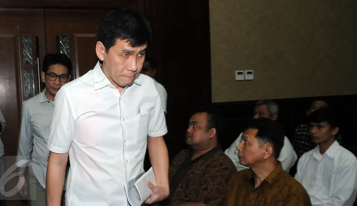 Mantan Presiden Direktur Agung Podomoro Land, Ariesman Widjaja saat akan menjalani sidang kasus suap reklamasi Teluk Jakarta, Rabu (20/7). (Liputan6.com/Helmi Afandi)