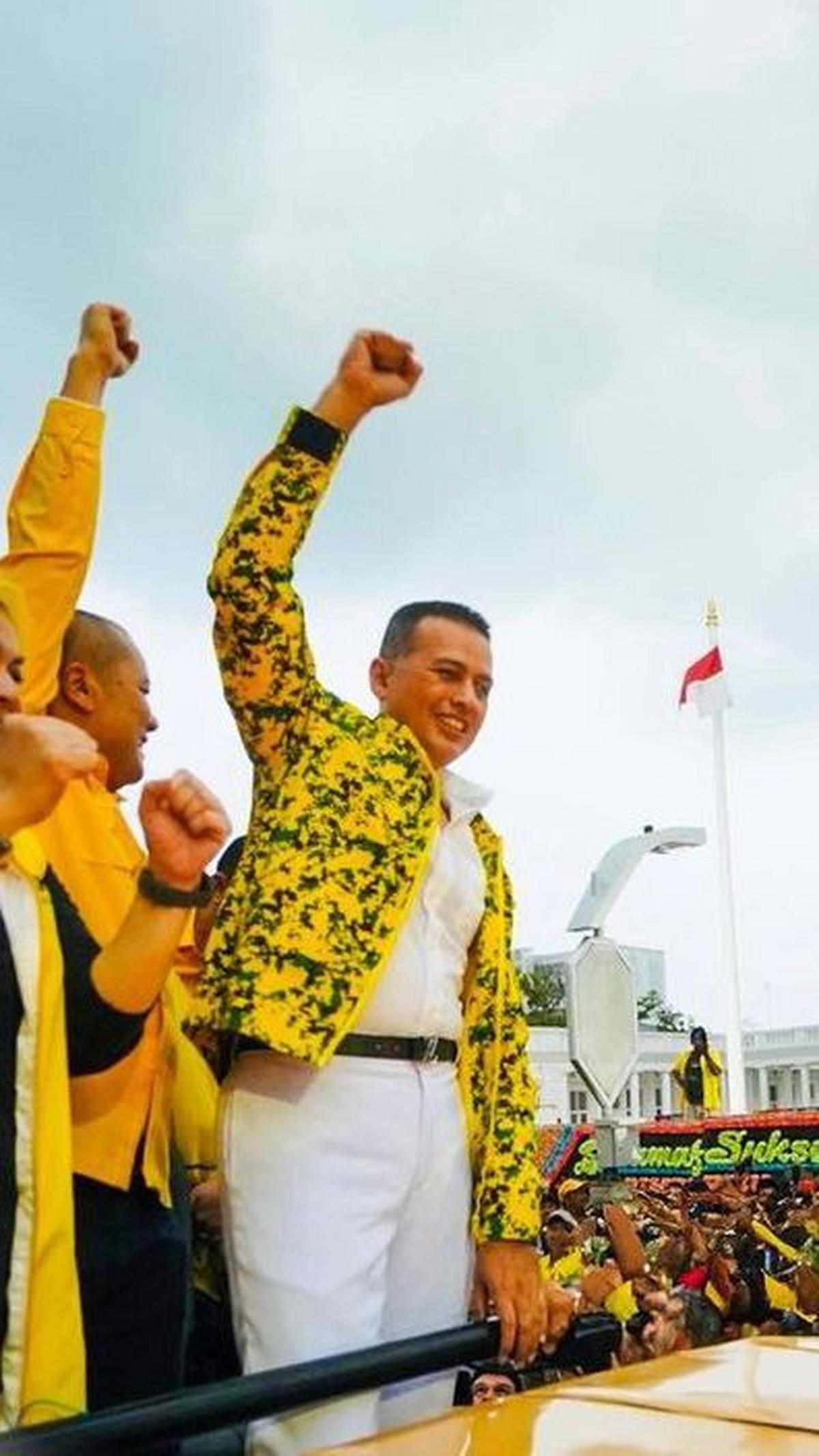 <b>Terjun Dunia Politik</b><br>