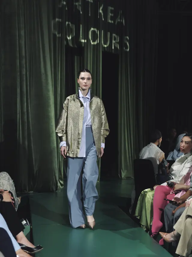 Acara ini lebih dari sekadar peragaan busana.