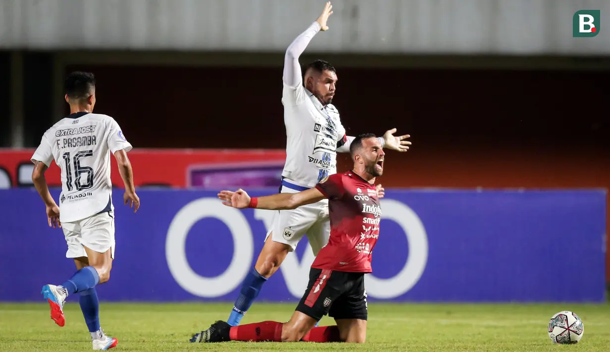 Ilija Spasojevic yang berulang kali mendapatkan kesempatan emas masih belum bisa merubah skor bagi Bali United. (Bola.com/Bagaskara Lazuardi)