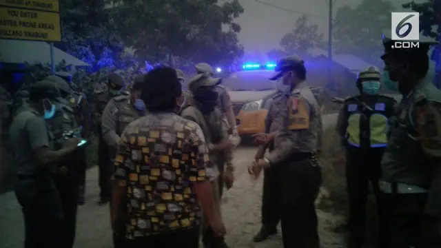 Gunung Sinabung meletus, kondisi Tanah Karo ditutupi oleh hujan abu.