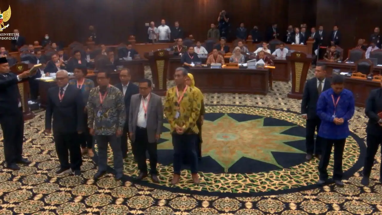 Mahkamah Konstitusi (MK) menggali keterangan saksi dan ahli dari pemohon 2 yaitu Tim Hukum Ganjar-Mahfud, Selasa (2/4/2024).