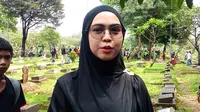 Ria Ricis Turut Berduka, Datangi Makam Driver Ojol yang Tewas Dilindas Mobil Brimob