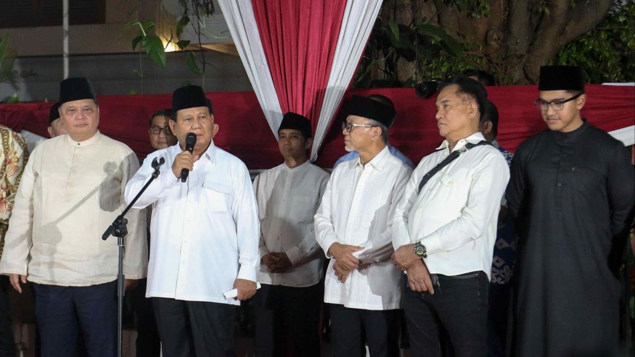 "Bagi mereka yang tidak pilih kami, beri kesempatan, kami akan buktikan kami presiden wapres yang bekerja sekeras-kerasnya untuk seluruh rakyat Indonesia," <br>