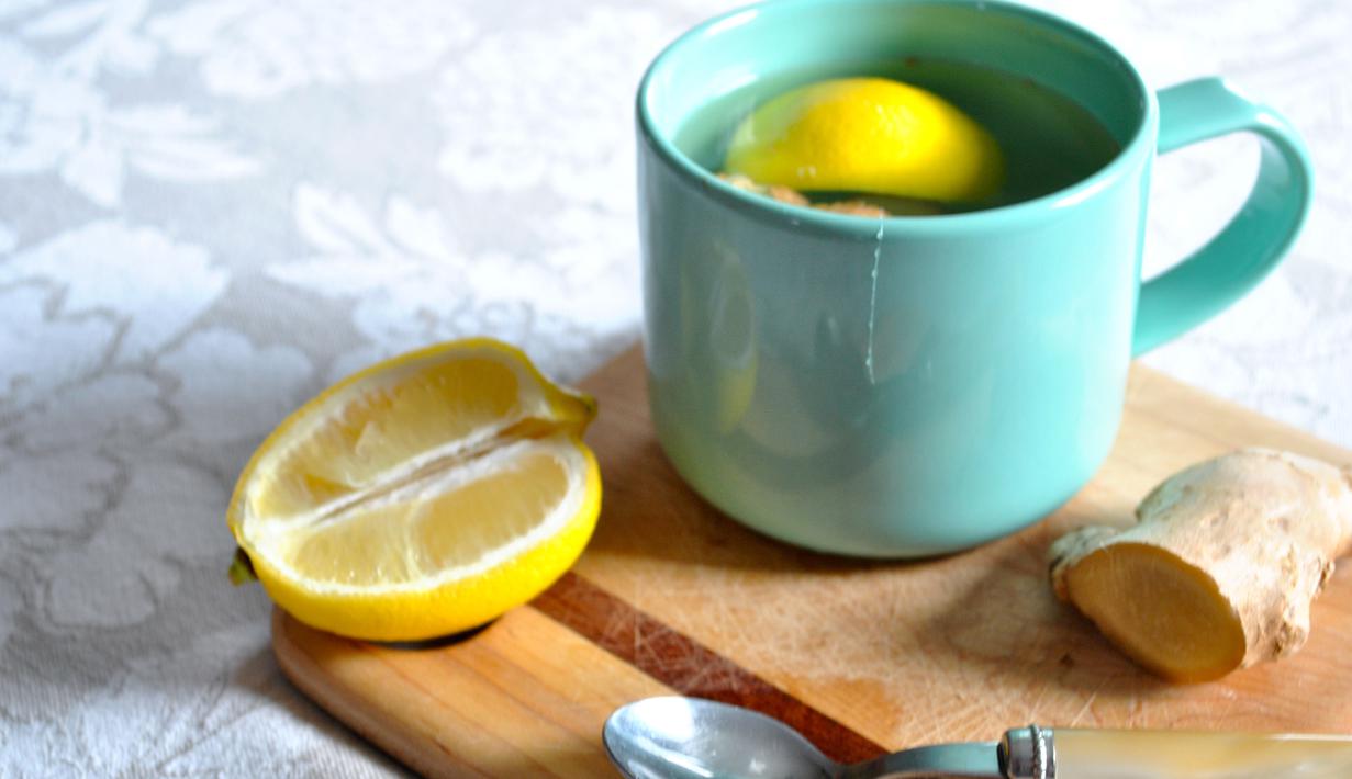 Secangkir teh panas dari jahe atau madu bisa menjadi pilihan yang tepat untuk menangani tenggorokan gatal. Madu akan melapisi tenggorokan dan membantu mencegah iritasi, yang merupakan alasan utama di balik munculnya batuk. (Istimewa)