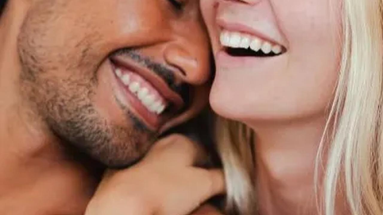 Oleh karena itu, perlu adanya persiapan sebelum penetrasi, yang dikenal sebagai foreplay. Berikut ini adalah tips dan trik foreplay untuk menciptakan hubungan yang lebih mesra dan panas.