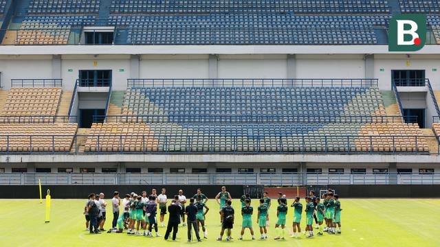 Foto: Persib Bandung Kembali Gelar Latihan Paska Libur Tragedi Kanjuruhan
