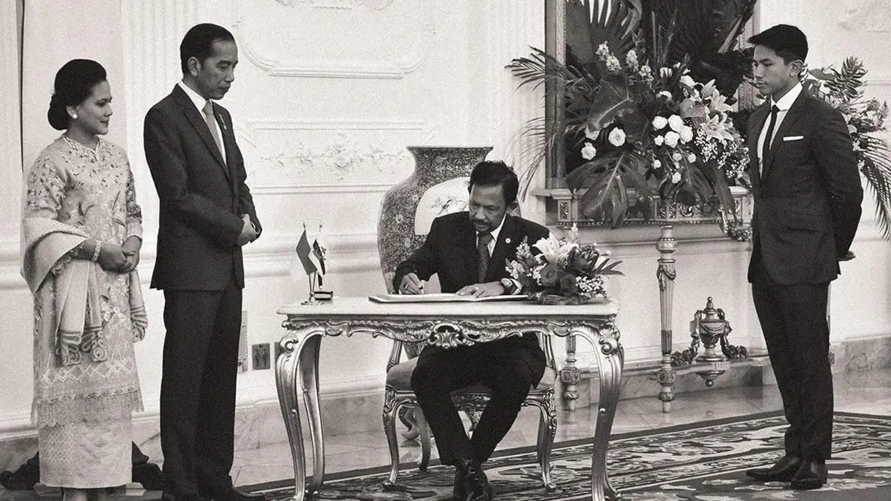 Pangeran Abdul Mateen bersama Sultan Hassanal Bolkiah, Presiden Joko Widodo dan Ibu Negara Iriana (Instagram/ https://www.instagram.com/tmski/?hl=en)