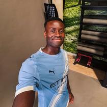 Bek Manchester City Marc Guehi. (X/Manchester City)