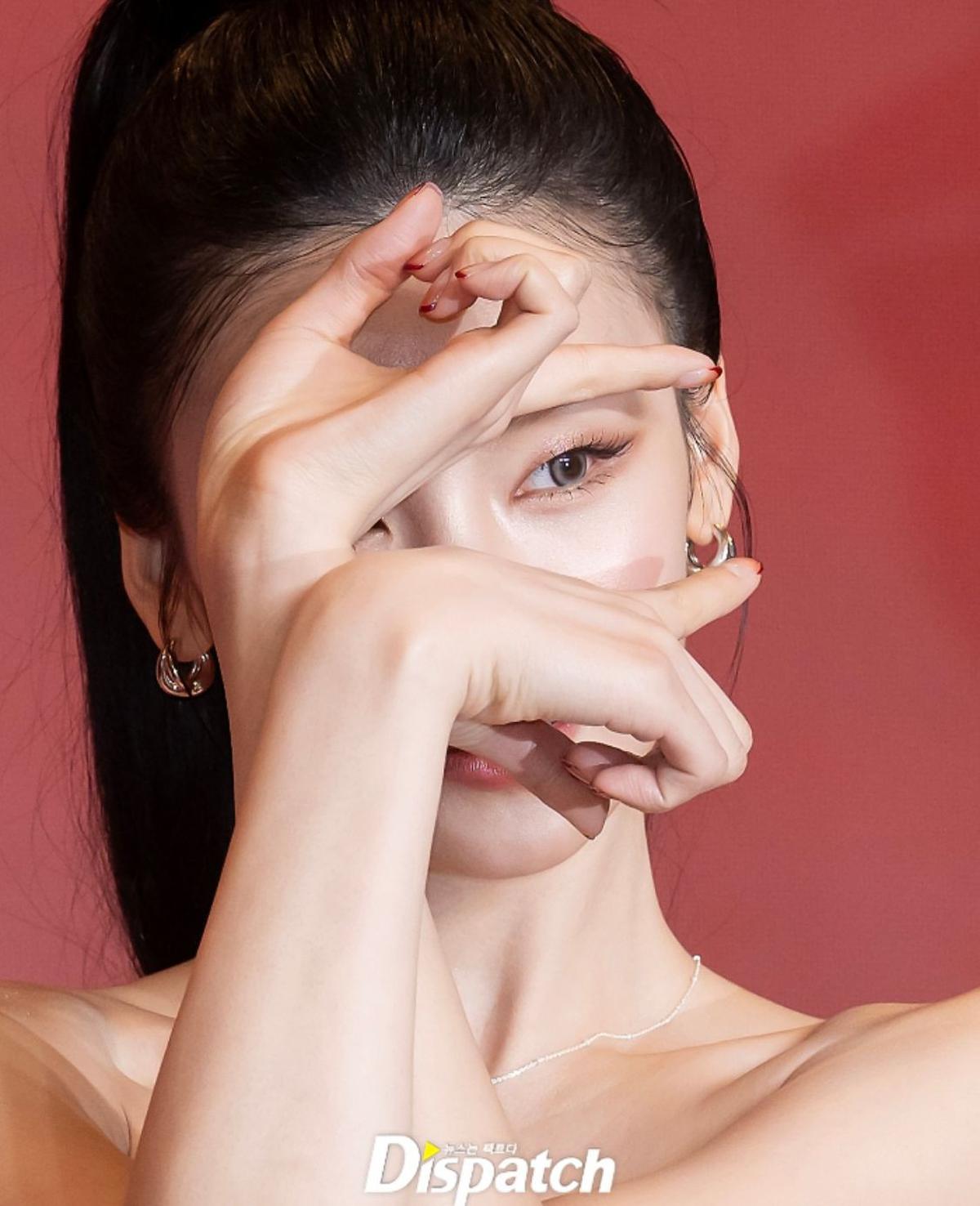 7 Potret Yeji ITZY Debut Solo dengan Album 'AIR', Visualnya di Konferensi Pers Bikin Terpukau