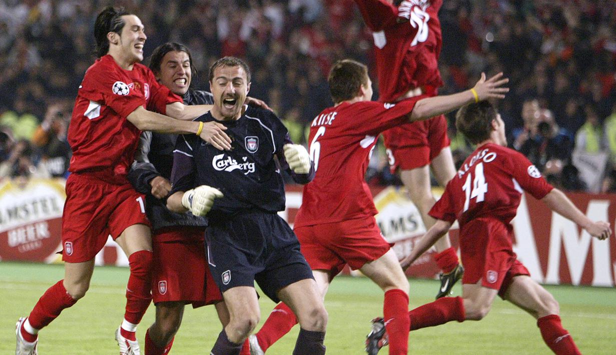 Jerzy Dudek. Kiper Polandia yang kini berusia 49 tahun dan telah pensiun pada Juli 2011 bersama Real Madrid ini dilepas gratis Liverpool ke Real Madrid pada awal musim 2007/2008 lalu setelah berseragam the Reds selama 6 musim. Ia didatangkan Liverpool di awal musim 2001/2002 dari Feyenoord dengan nilai transfer 7,4 juta euro. Ia berperan penting dengan tampil tenang saat Liverpool menjuarai Liga Champions 2004/2005 dengan menggagalkan 3 tendangan penalti pemain AC Milan di babak adu penalti. Bersama Liverpool ia total tampil dalam 186 laga di semua ajang dengan torehan 78 kali clean sheet dan kebobolan 177 gol. (AFP/Mustafa Ozer)