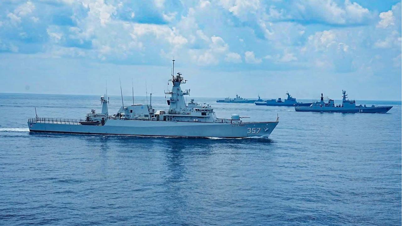 FOTO: Aksi KRI Bung Tomo dalam Latihan Laut AMNEX 2025