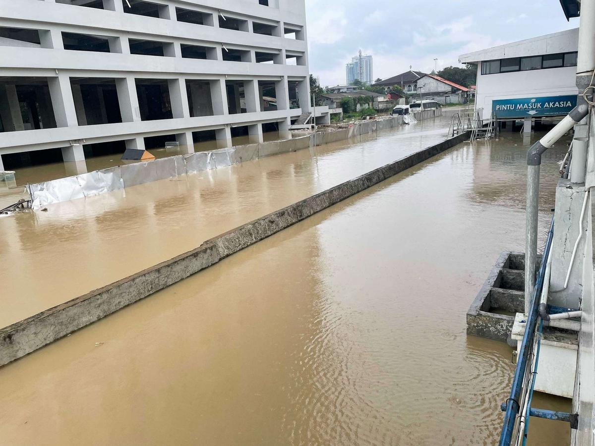 Banjir di Mega Mall Bekasi