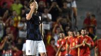 Reaksi gelandang Kroasia, Ivan Rakitic, saat timnya kebobolan dari Spanyol pada Liga A Grup 4 UEFA Nations League, di Elche, Selasa (11/9/2018). (AFP/Jose Jordan)