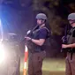 Polisi berjaga-jaga dari pelaku penambakan di Raleigh, North Carolina, Amerika Serikat, Kamis (13/10/2022). Dok:&nbsp; (Ethan Hyman/The News &amp; Observer via AP)