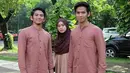 Sertakan hashtag #kamibersamalesti dalam keterangan unggahan terbarunya, Rizki DA berikan dukungan dan semangat untuk pelantun Kulepas dengan Ikhlas itu. Tak sedikit warganet yang salut dengan bentuk perhatian Rizki Ridho DA untuk Lesti Kejora pasca tindakan KDRT yang dilakukan Rizky Billar. (Liputan6.com/IG/@da2_rizki123)