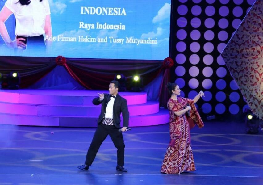 Ade Firman Hakim menyanyi di acara Asean Young Music Contemporary Concert 2017 di Laos (Foto: Istimewa)