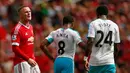 Kapten MU, Wayne Rooney tampak kecewa tidak mendapatkan penalti saat laga Liga Inggris melawan Newcastle di Stadion Old Trafford, Inggris, Sabtu (22/8/2015). Pertandingan berakhir imbang 1-1. (Action Images via Reuters/Jason Cairnduff)