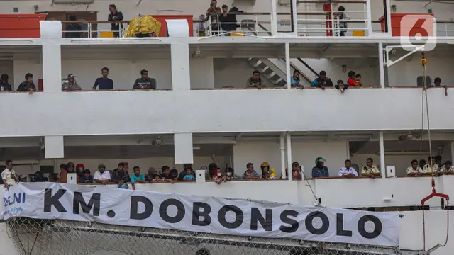 KM Dobonsolo Angkut Gelombang Pertama Arus Balik Lebaran 2024
