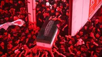 Pemakaman Ali Khamenei Diwarnai Perang Baru Iran-AS