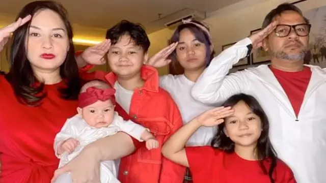5 Potret Bayi Artis Rayakan HUTRI 17 Agustus 2020, Menggemaskan