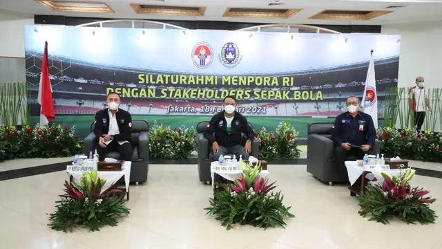 Menteri Pemuda dan Olahraga (Menpora) Zainudin Amali, Ketua PSSI Mochamad Iriawan, dan Direktur Utama PT Liga Indonesia Baru Akhmad Hadian Lukita.