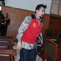 "Kalau satwa yang dilindungi (ancaman hukumannya) lumayan tinggi, sama senpi ancamannya aja 20 tahun (penjara)," ujar Jaksa Penuntut Umum Hadiman usai sidang di PN Jakarta Selatan Selasa (10/10). (Deki Prayoga/Bintang.com)