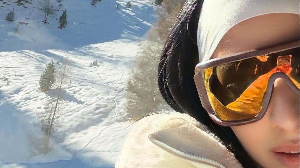 Bermain Ski di Switzerland, OOTD Serba Putih Nia Ramadhani Tampilkan Kemewahan Nyata
