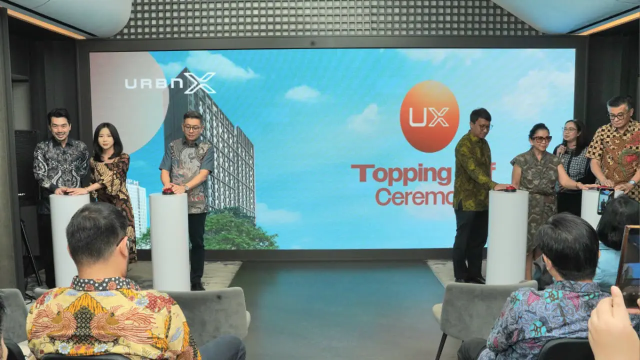 LippoLand menggelar topping off Apartemen Tower UX yang berada di kompleks URBN X