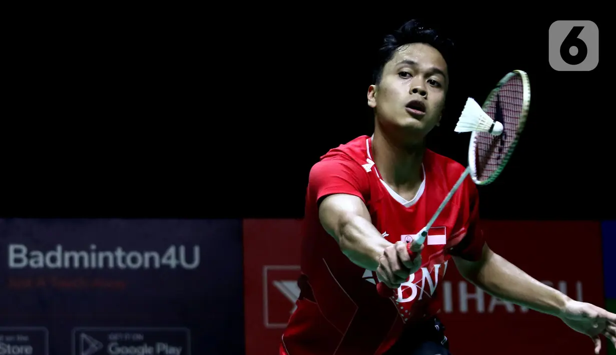 Pebulu tangkis tunggal putra Indonesia, Anthony Sinisuka Ginting saat bertanding melawan Viktor Axelsen (Denmark) pada Semifinal Indonesia Masters 2022 di Istora Senayan, Jakarta, Sabtu (11/6/2022). Anthony Sinisuka Ginting gagal melaju ke final Indonesia Masters 2022. (Liputan6.com/Helmi Fithriansyah)