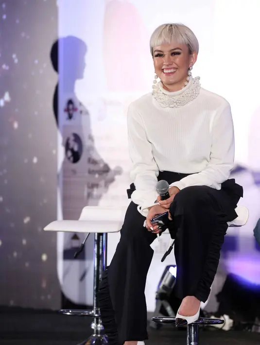 Salah satu usaha Agnes agar lebih dekat dengan fansnya adalah membuat sebuah aplikasi yang bertujuan agar bisa lebih menginspirasi lewat apapun yang dilakukannya. Nama aplikasi tersbut adalah ‘Agnes Mo App’. (Nurwahyunan/Bintang.com)