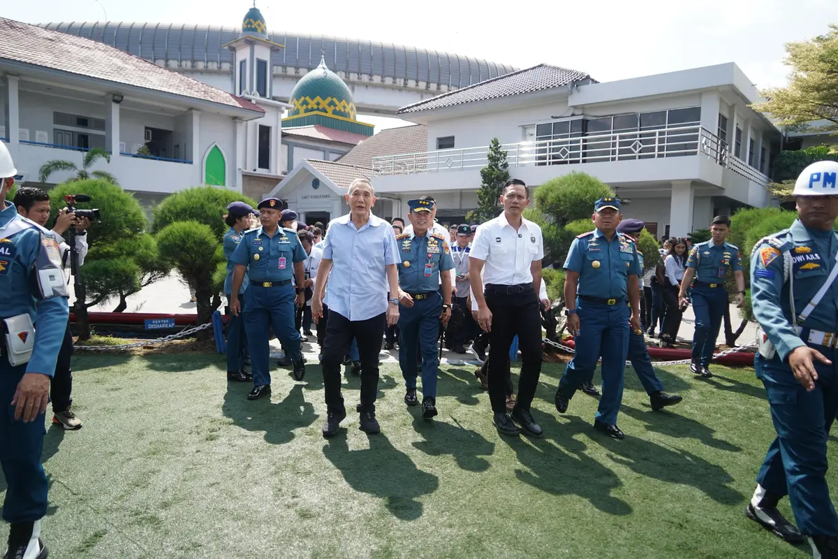 Pemerintah Lepas Pengiriman Bantuan Korban Bencana Sumatera dari Pengusaha via Kapal TNI AL