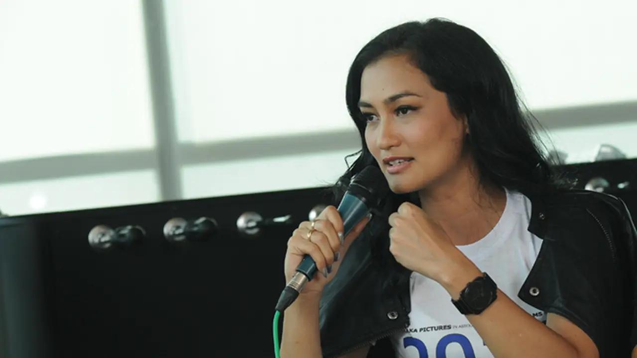Atiqah Hasiholan