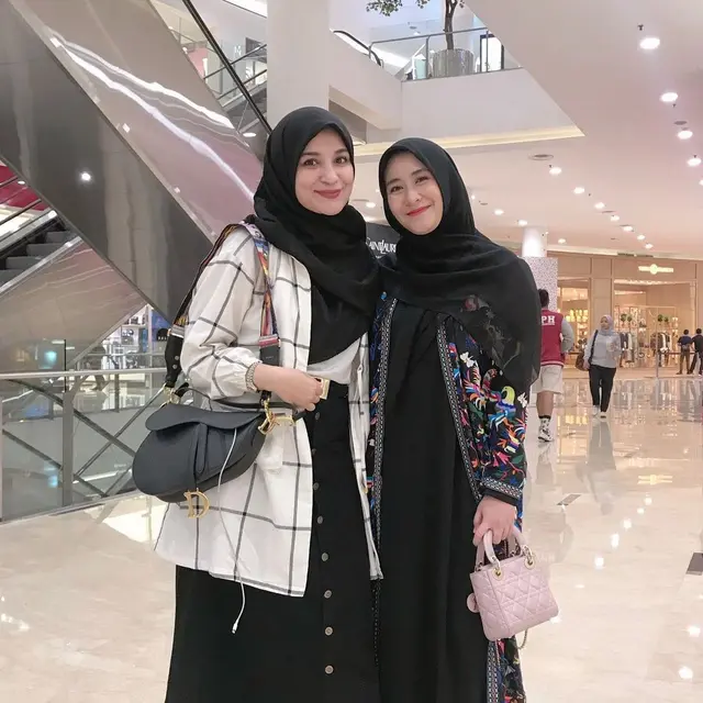 Berawal dari Sinetron, Ini 6 Potret Persahabatan Shireen Sungkar dan Ryana Dea