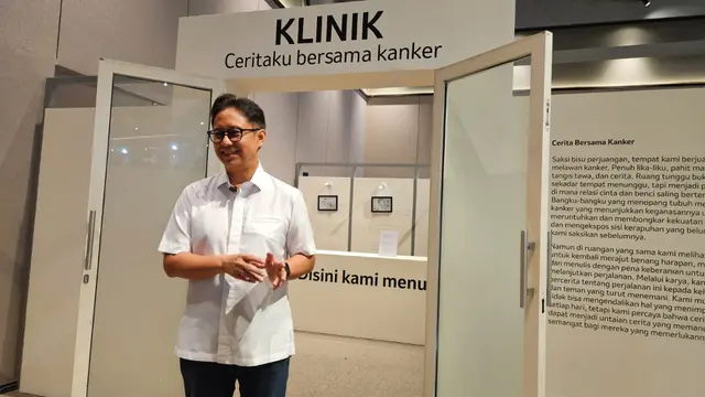 Menteri Kesehatan Republik Indonesia, Budi Gunadi Sadikin, Saat Menghadiri Pameran Seni 'Close the Care Gap' yang Diselenggarakan MSD dan YKI di Pantai Indah Kapuk 2 pada Minggu, 4 Februari 2024 (Liputan6.com/Aditya Eka Prawira)