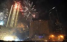 Pesta kembang api sambut tahun baru 2013 di Bundaran HI