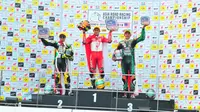 Pebalap AHRT, Awhin Sanjaya (tengah), meraih podium pertama pada balapan kedua di ajang ARRC 2019 seri ke keenam di Sepang International Circuit, Malaysia (22/9/2019). (AHRT)