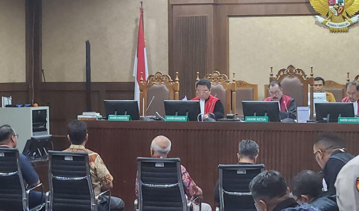"Iya yang mulia," jawab Mirza.