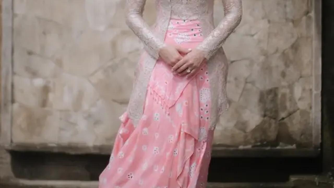 Kebaya pilihan Luna Maya di hari pernikahan. [@lunamaya]
