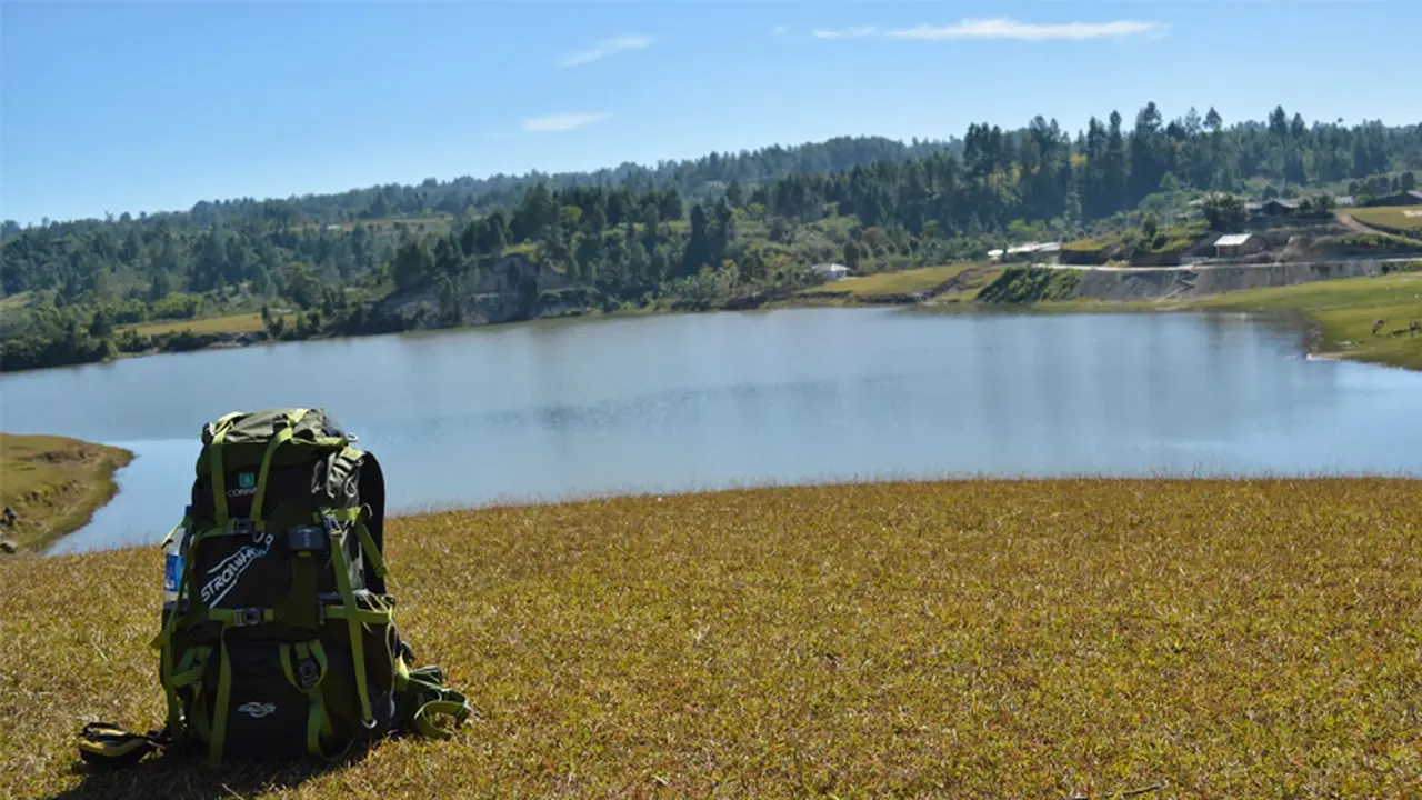 Pesona Danau Sidihoni, Danau di Atas Danau