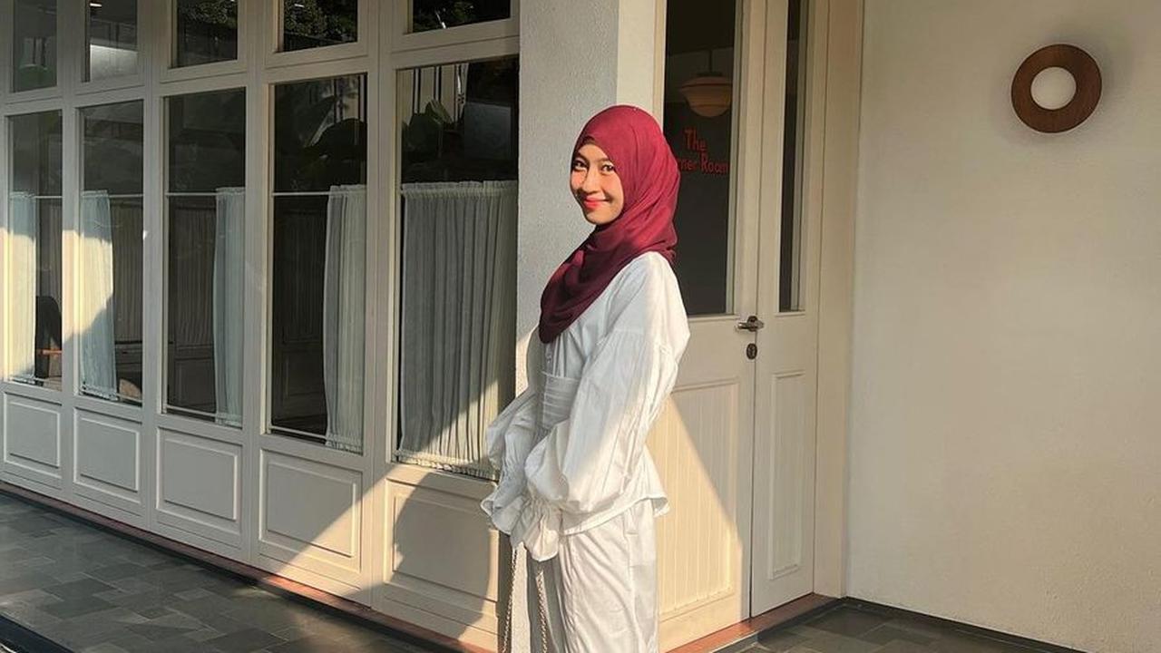 7 Foto Adiba Khanza Sempatkan Waktu Untuk Ibadah Umroh Bersama Keluarga Sebelum Menikah