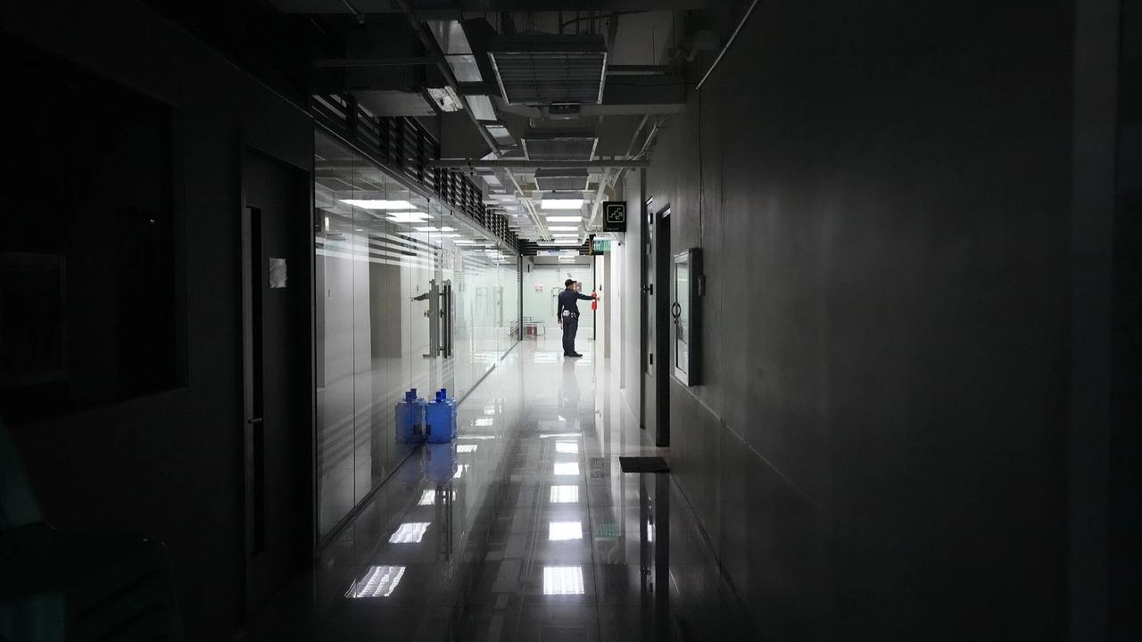 FOTO: Kantor Pemerintah Manila Kosong Akibat Krisis BBM