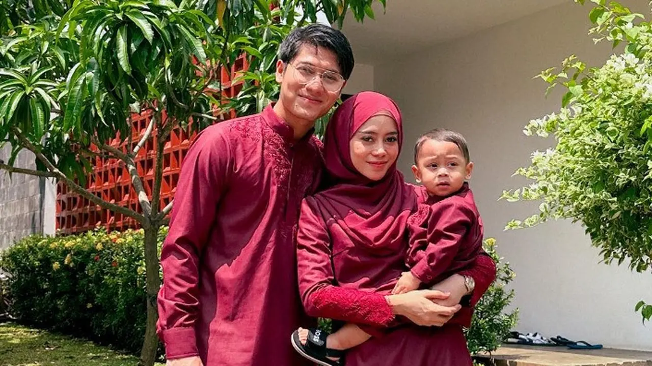 Potret keluarga Lesti Kejora dan Rizky Billar saat lebaran (Sumber: Instagram/lestikejora dan Instagram/rizkybillar)