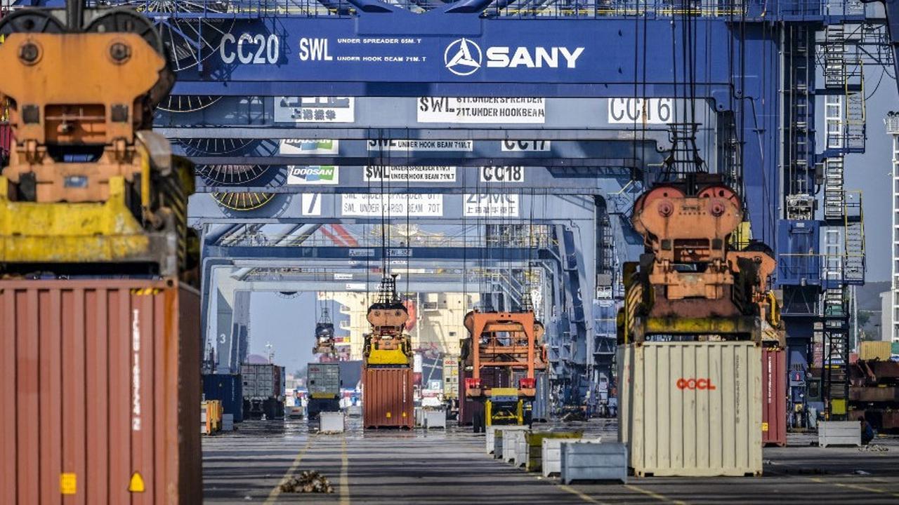 FOTO: Donald Trump Kenakan Tarif Impor 32 Persen untuk Produk Indonesia, Berlaku Mulai 1 Agustus